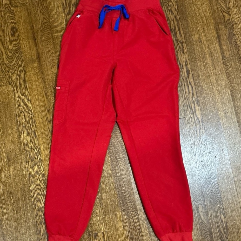 Figs Winning Red Joggers xxs petite